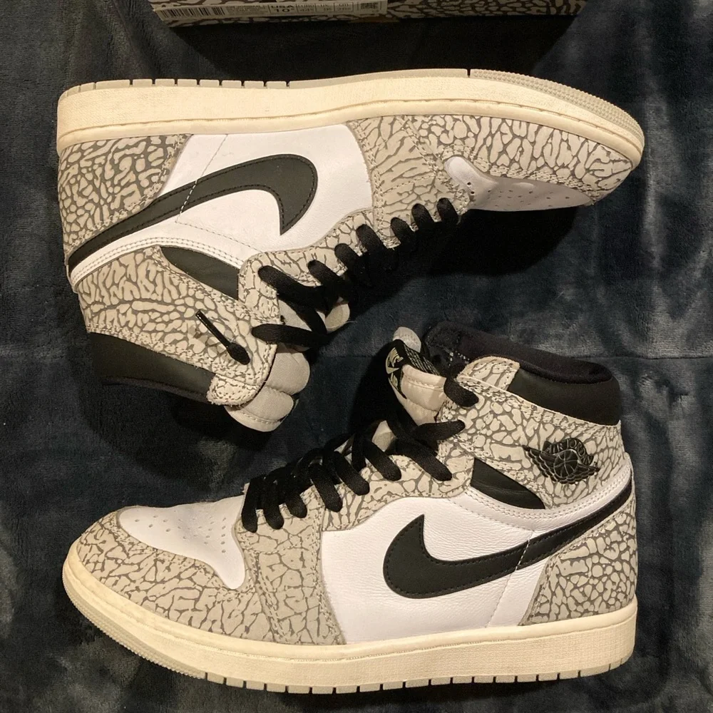 Nike Air Jordan 1 Retro High - Picture 2 of 5